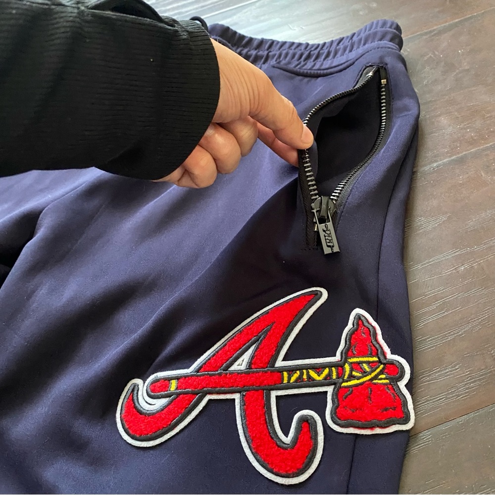 🎉 Host Pick 🎉 Atlanta Braves Pro Luxury 2-Piece Jacket & Joggers Tracksuit - Picture 11 of 16